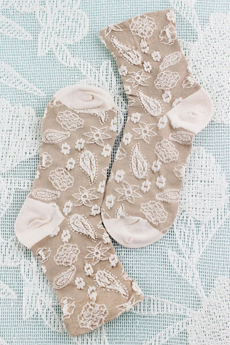 Cashew-Print Socks – Lightweight & Breathable Comfort 🌰🧦