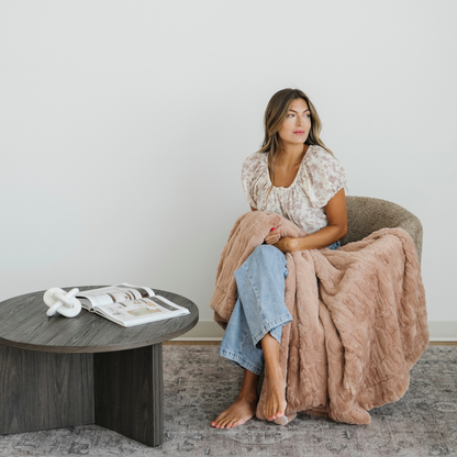 Luxury Cozy Faux Fur XL Throw Blanket for Couch & Bed Saranoni