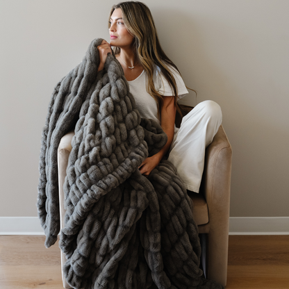 DOUBLE RUCHED FAUX FUR XL THROW BLANKETS