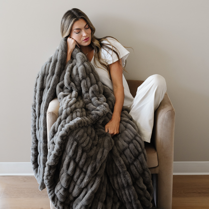 DOUBLE RUCHED FAUX FUR THROW BLANKETS
