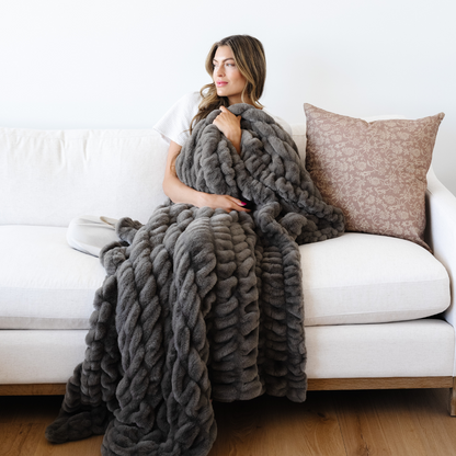 DOUBLE RUCHED FAUX FUR XL THROW BLANKETS