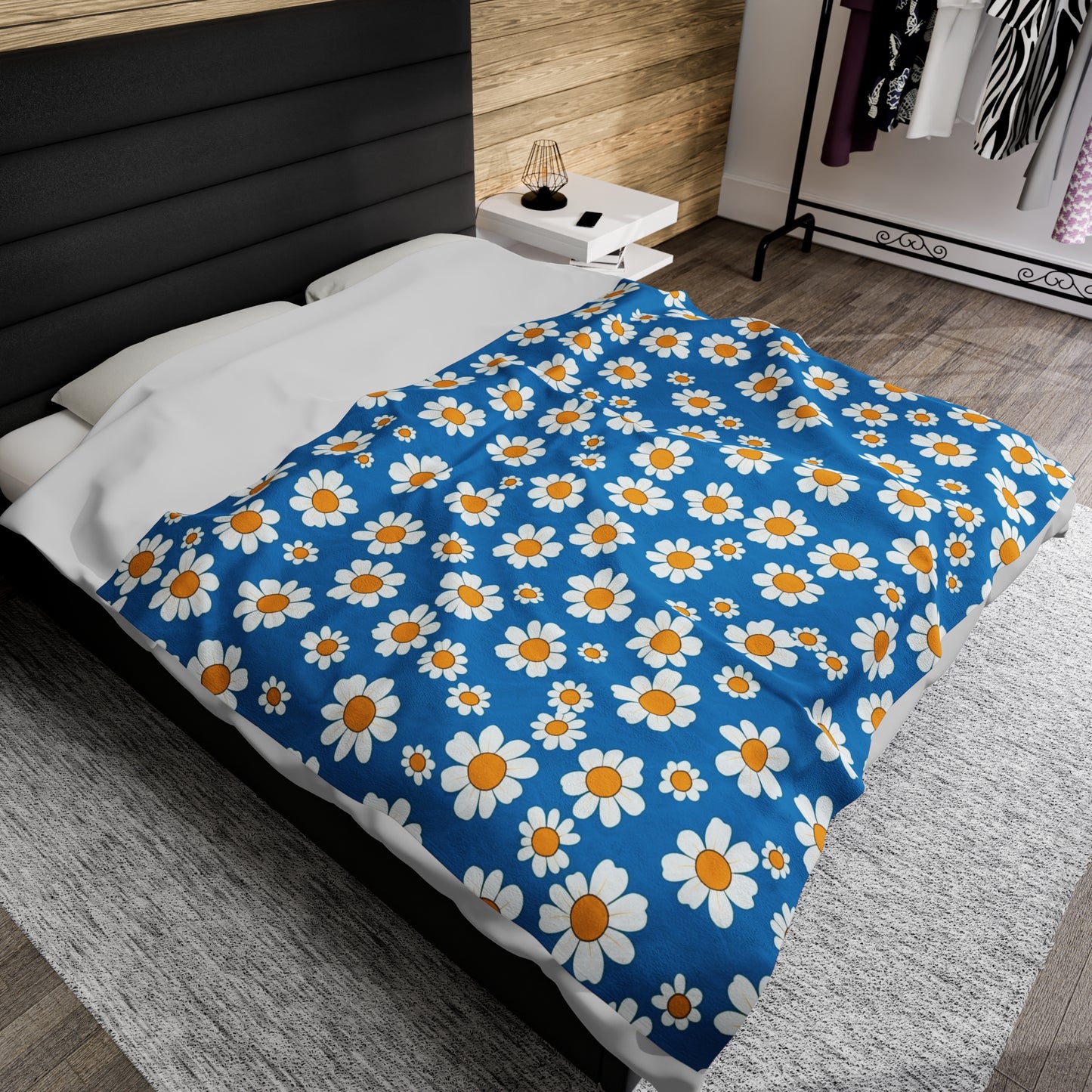 Daisy Velveteen Blanket, Cozy Floral Throw - Plush Bedding, Blue Floral Home Decor, Couch Comforter, Soft Warm Fleece, Margaritas