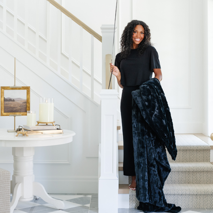 Luxury Cozy Faux Fur XL Throw Blanket for Couch & Bed Saranoni