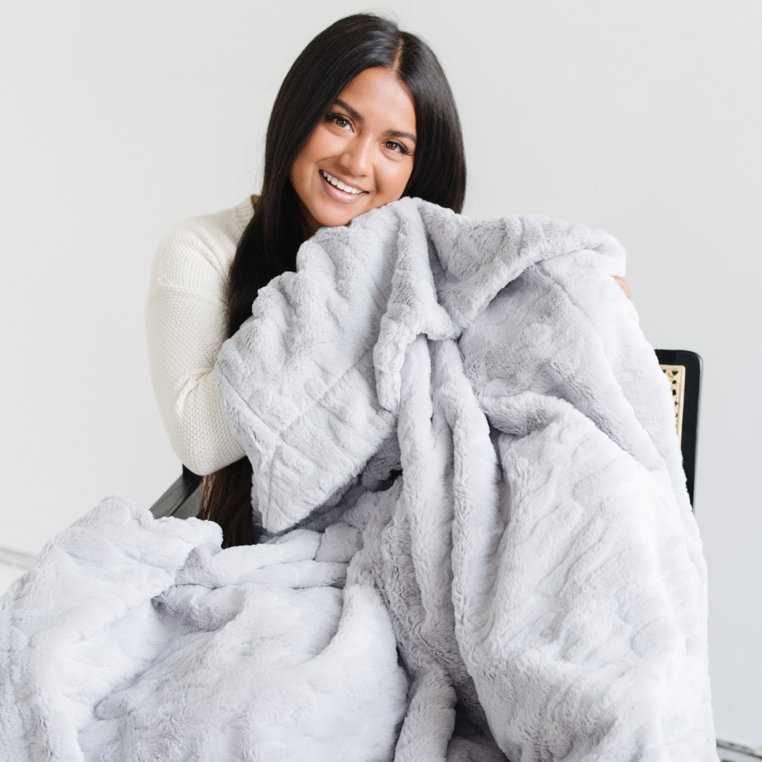 Luxury Cozy Faux Fur XL Throw Blanket for Couch & Bed Saranoni