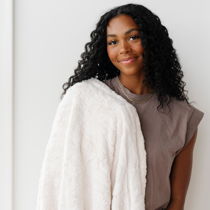 Luxury Cozy Faux Fur XL Throw Blanket for Couch & Bed Saranoni