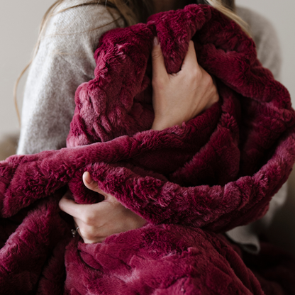 Luxury Cozy Faux Fur XL Throw Blanket for Couch & Bed Saranoni