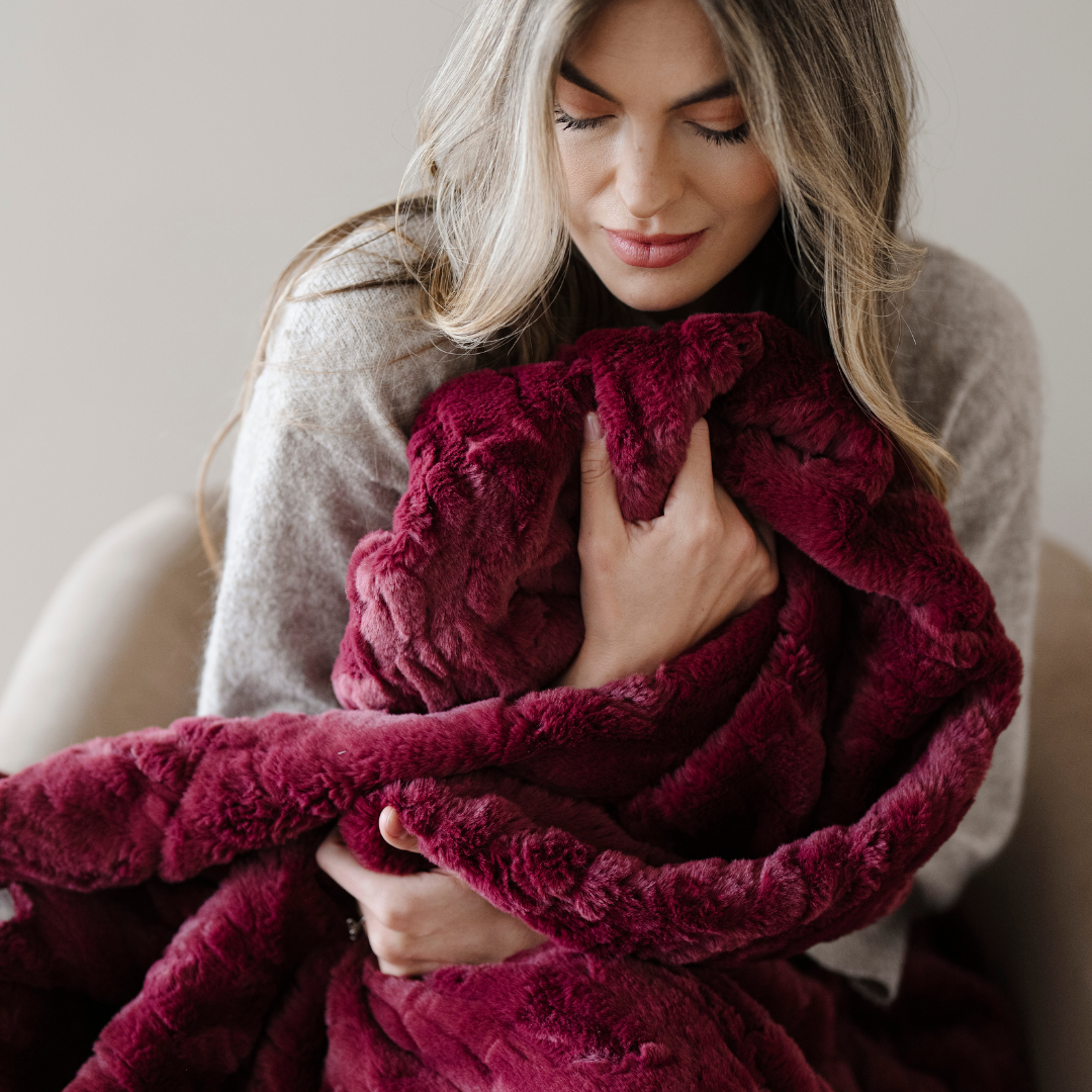 Luxury Cozy Faux Fur XL Throw Blanket for Couch & Bed Saranoni