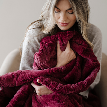 Luxury Cozy Faux Fur XL Throw Blanket for Couch & Bed Saranoni