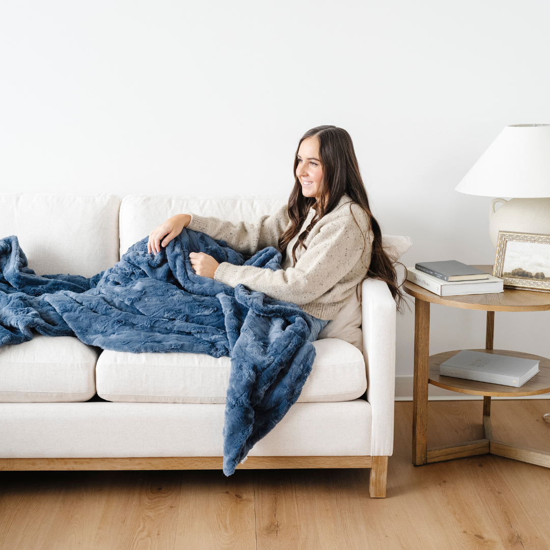 Luxury Cozy Faux Fur XL Throw Blanket for Couch & Bed Saranoni