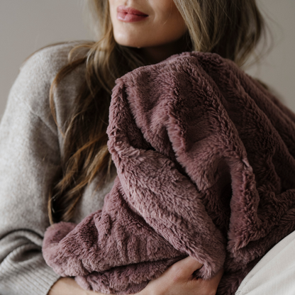 Luxury Cozy Faux Fur XL Throw Blanket for Couch & Bed Saranoni