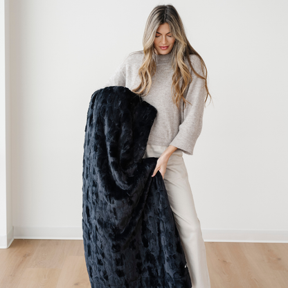 Luxury Cozy Faux Fur XL Throw Blanket for Couch & Bed Saranoni