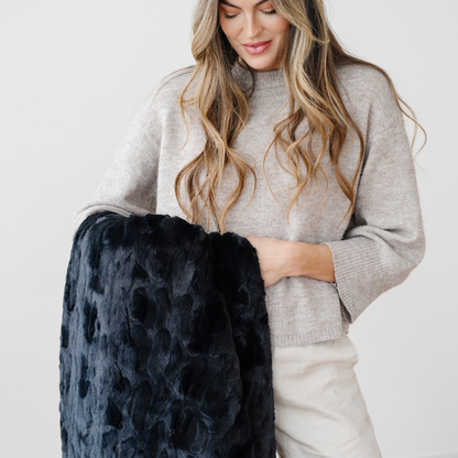 Luxury Cozy Faux Fur XL Throw Blanket for Couch & Bed Saranoni