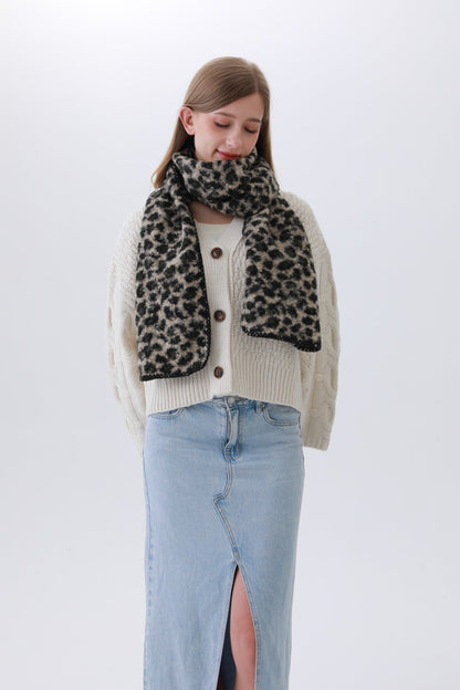 Leopard Print Woven Scarf – Animal Pattern Accent 🐆✨