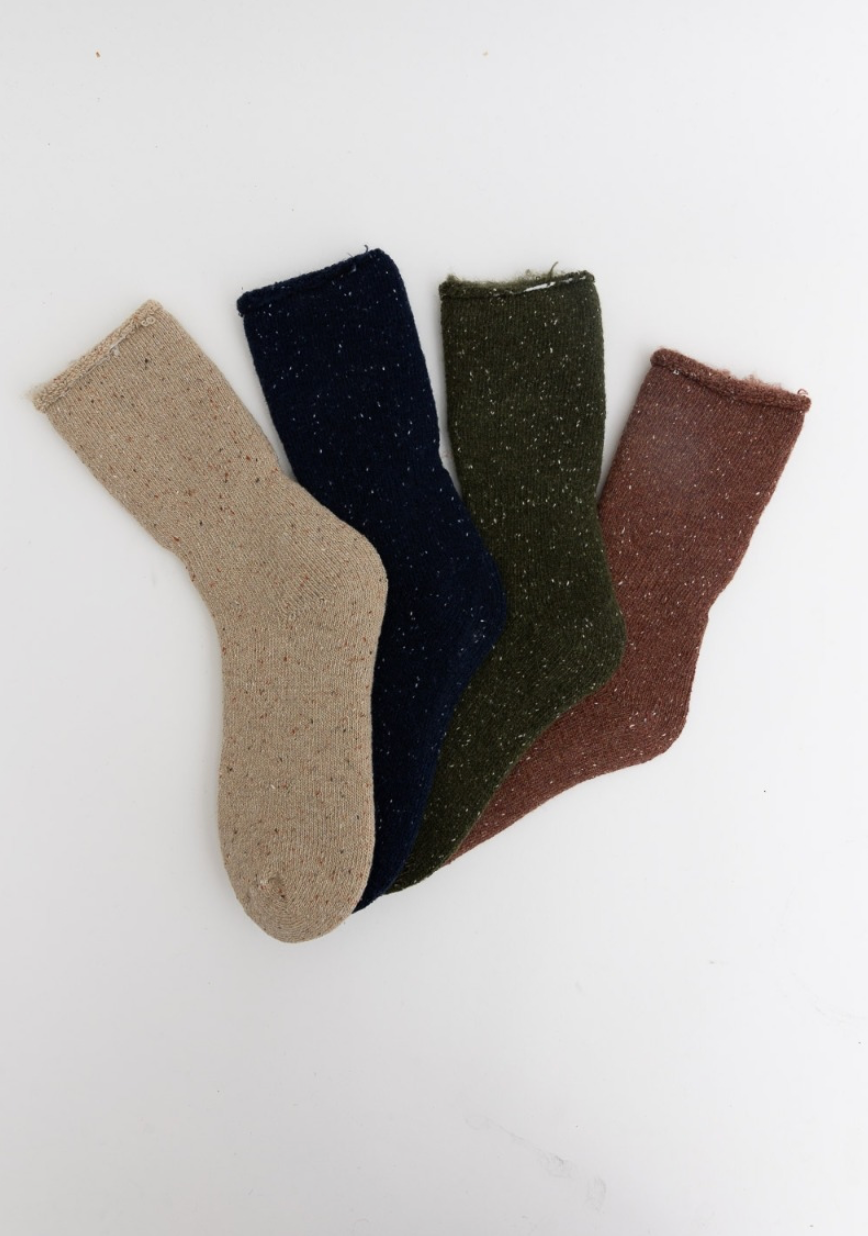 Thick Knit Crew Socks for Ultimate Fall & Winter Warmth 🧦