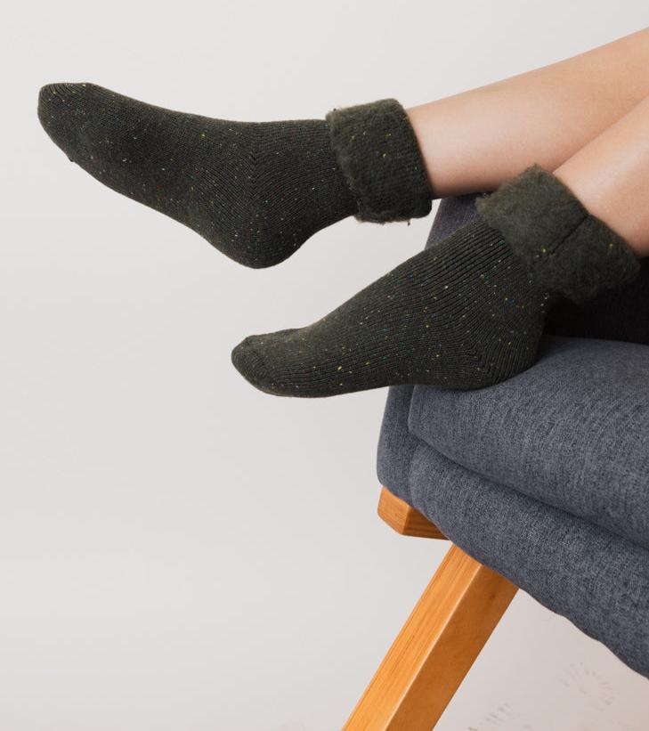 Thick Knit Crew Socks for Ultimate Fall & Winter Warmth 🧦