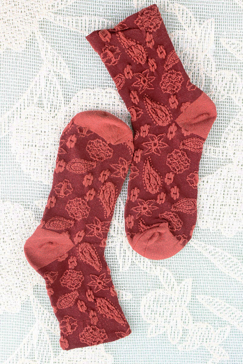 Cashew-Print Socks – Lightweight & Breathable Comfort 🌰🧦