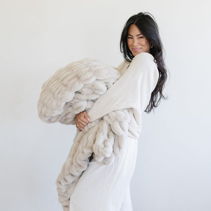 DOUBLE RUCHED FAUX FUR XL THROW BLANKETS